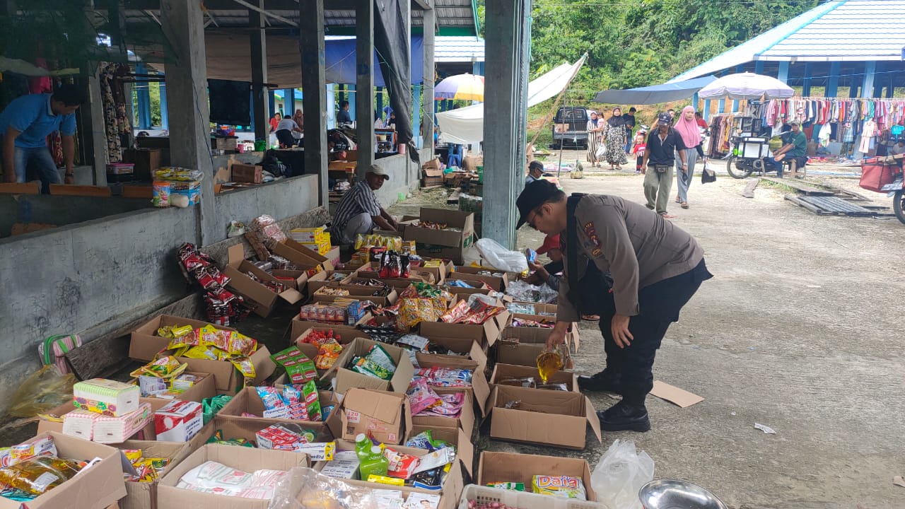 Hindari Kelangkaan Bahan Komoditas, Polsek Teweh Tengah Laksanakan Pengecekan Berkala Pada Pasar di Wilayah Hukum Teweh Tengah