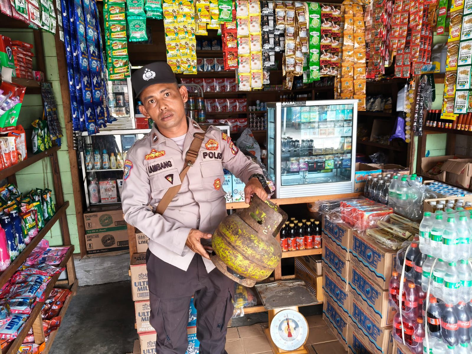 Polsek Montallat Laksanakan Pengecekan Gas LPG Untuk Pantau Stok Dan Harga Di Pasaran