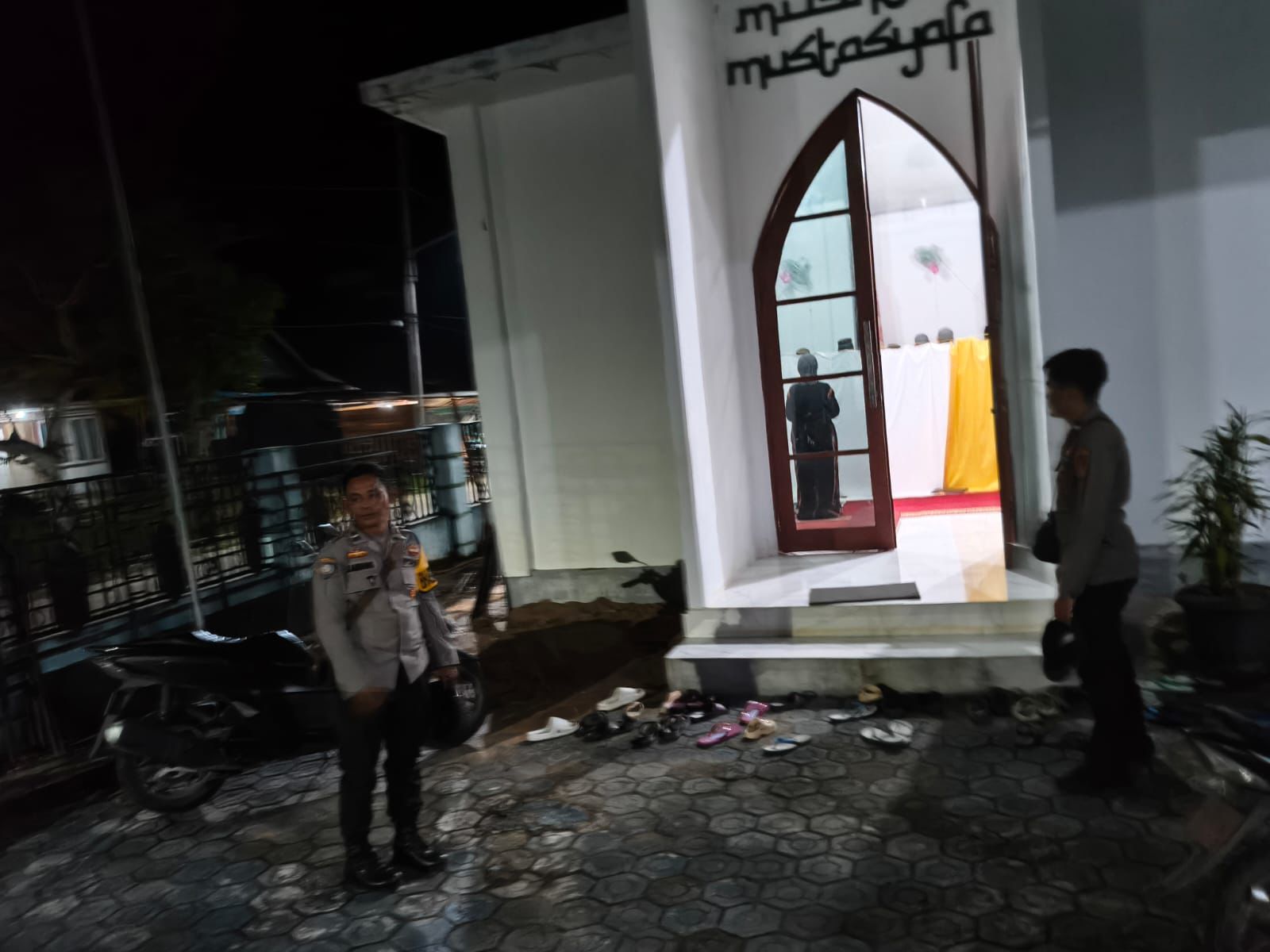 *Polsek Montallat Melaksanakan Kegiatan Pengamanan Ibadah Sholat Tarawih Selama Bulan Suci Ramadhan 1447 H / 2026 M