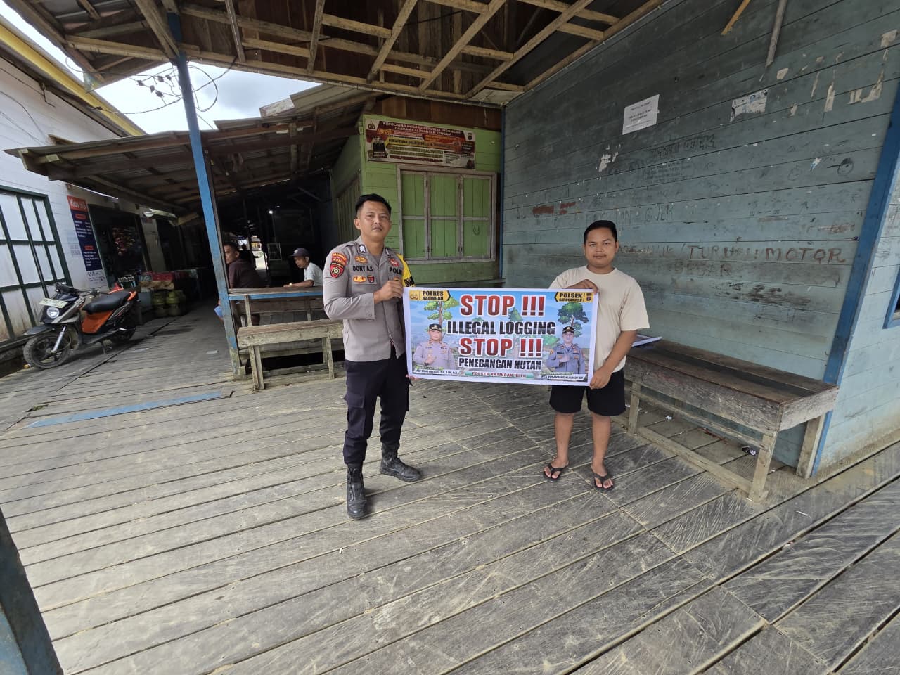 Upaya Pencegahan Penebangan Hutan secara Liar (Ilegal Logging), Bhabinkamtibmas sosialisasi kepada masyarakat.