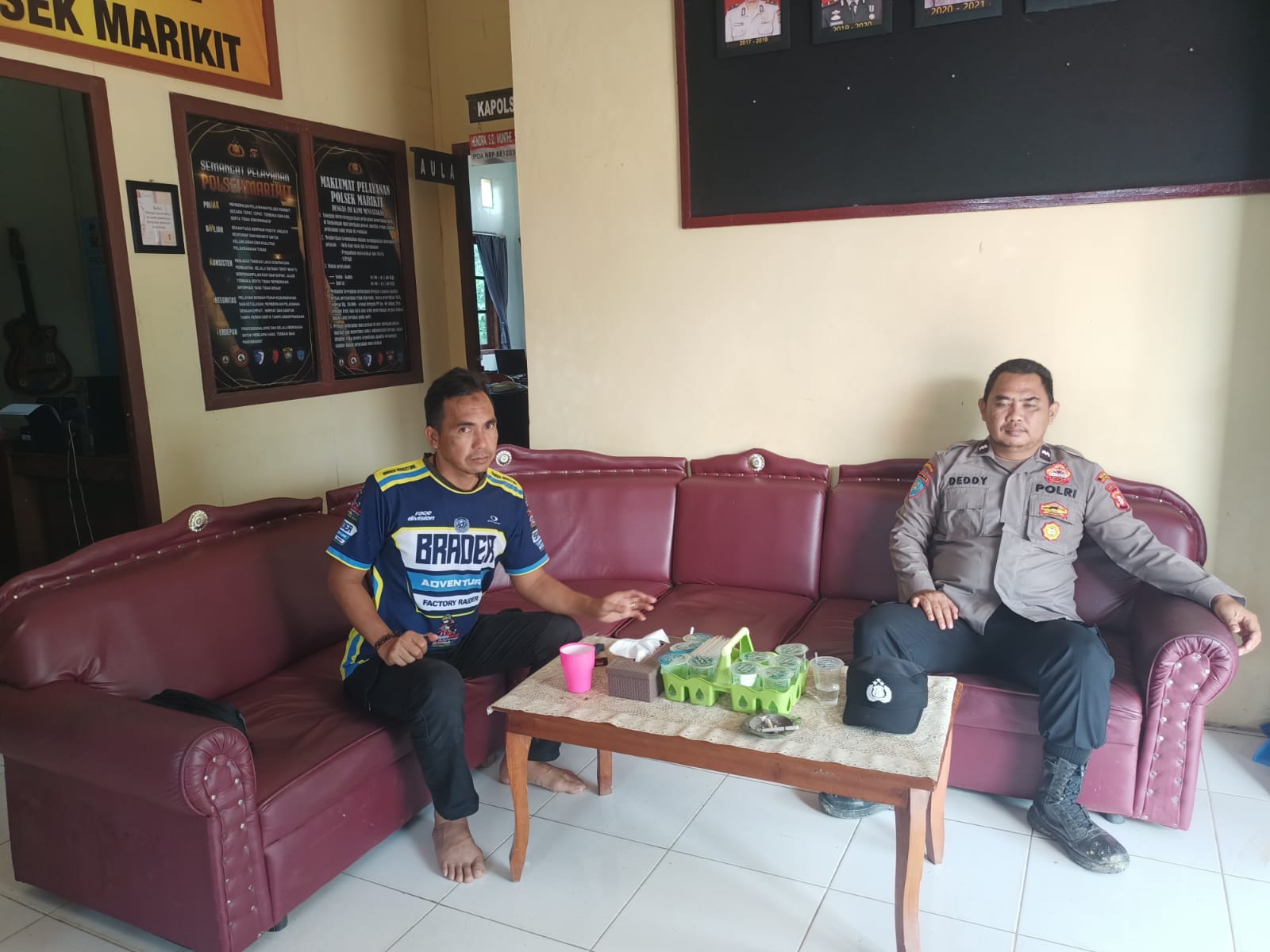 Piket Penjagaan Mako Polsek Marikit: Wujud Loyalitas Personel dalam Menjalankan Tugas.