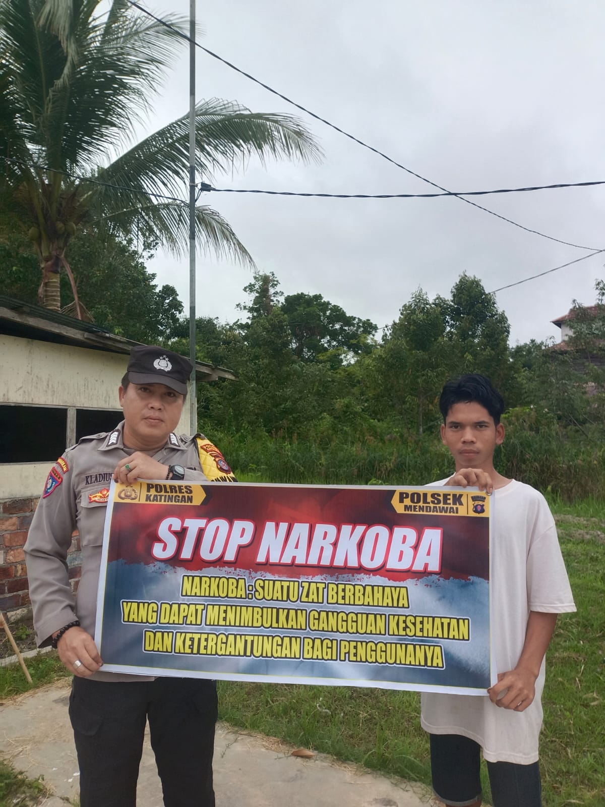 Bhabinkamtibmas Sosialisasikan Bahaya Narkoba kepada Warga Dalam rangka upaya pencegahan dan pemberantasan penyalahgunaan narkoba