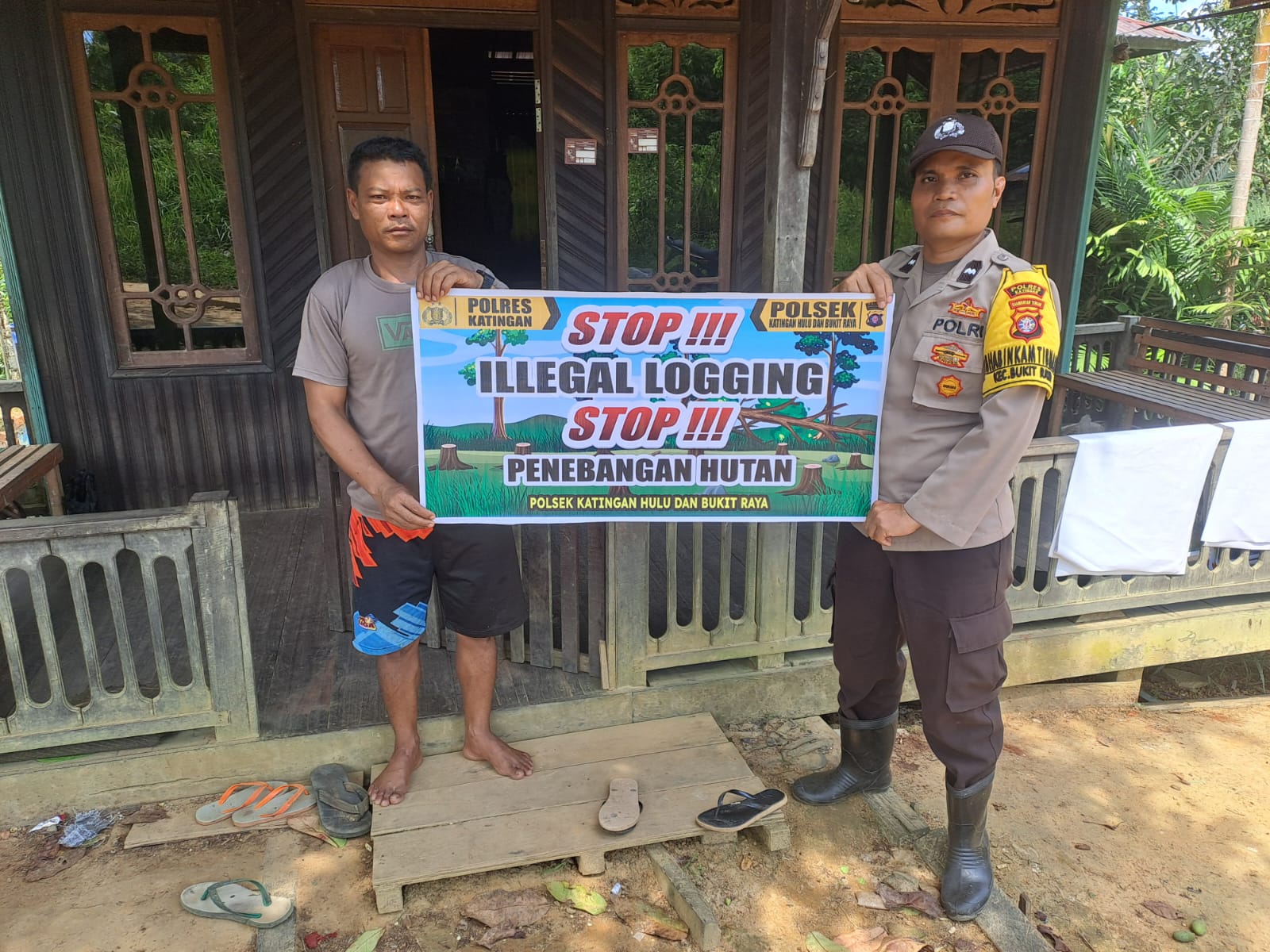 Upaya Pencegahan Penebangan Hutan secara Liar (Ilegal Logging), Bhabinkamtibmas sosialisasi kepada masyarakat.