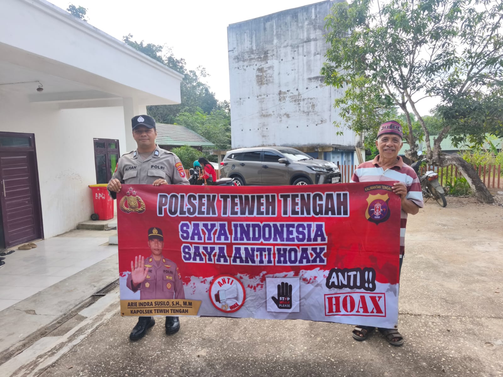 Putus Penyebaran Berita Hoax, Polsek Teweh Tengah Sampaikan Stop Hoax Kepada Warga