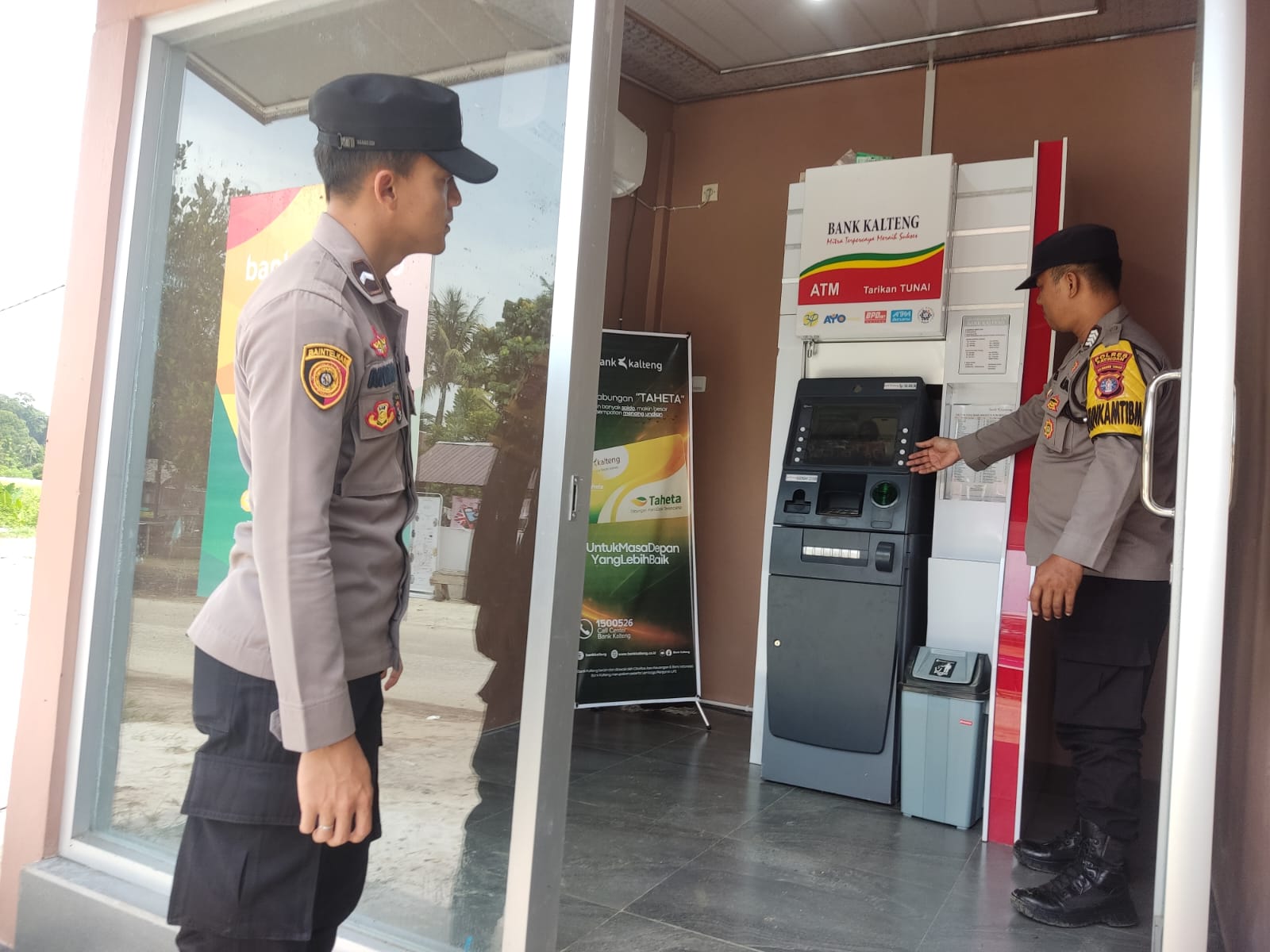 Patroli Dialogis siang hari dilakukan Polsek Tewang Sangalang Garing dan Pulau Malan Berikan Rasa Aman Kepada Masyarakat saat Ramadan