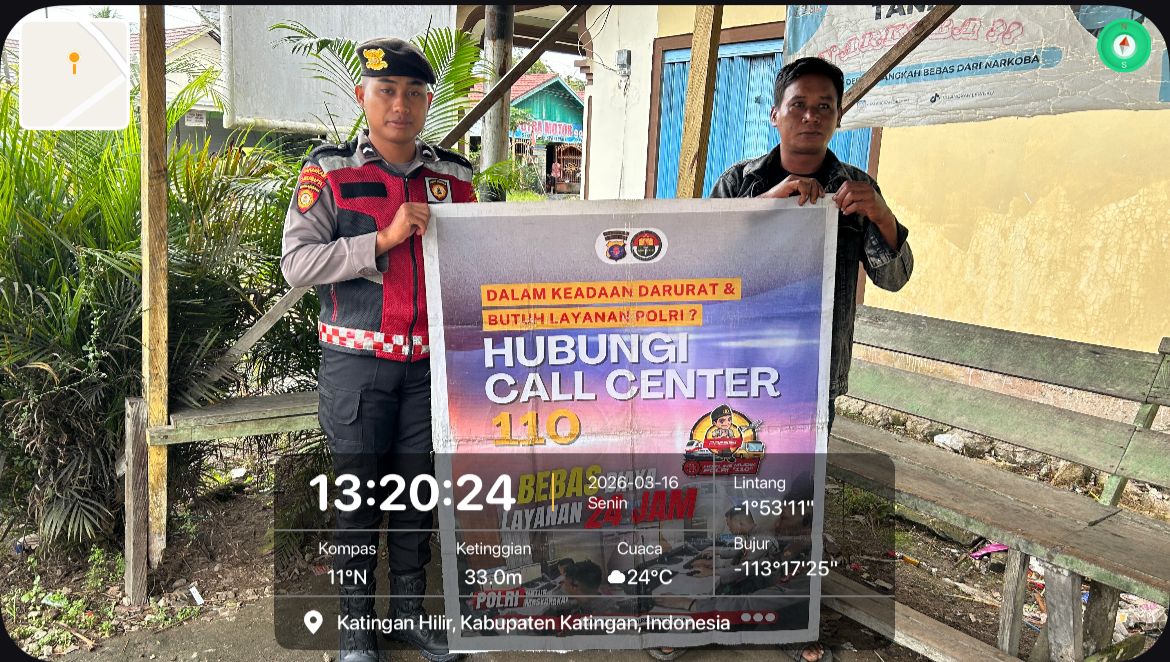 Personel Samapta Polres Katingan Sosialisasikan Call Center 110 Polri kepada Masyarakat Desa Hampalit olehPersonel Samapta Polres Katingan.