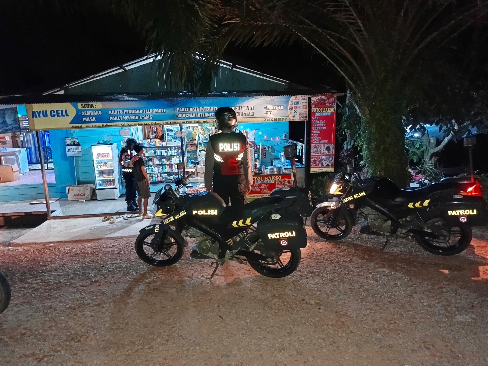 Piket Polsek Delang Sambangi Pedagang, Jalin Kedekatan dengan Masyarakat