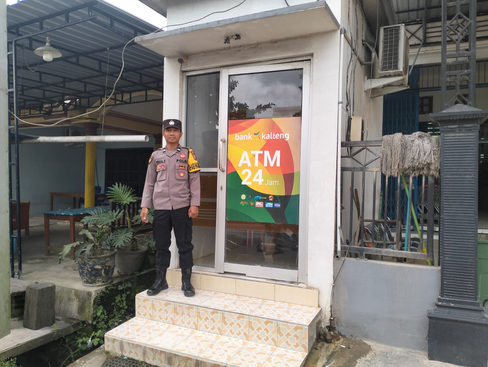 Sematu Jaya, Dalam rangka menjamin salah satu aktifitas warga dalam memenuhi kebutuhan sehari hari, anggota patroli Polsek Sematu Jaya melaksanakan patroli ke Megamart yang ada di wilayah Polsek Sematu Jaya