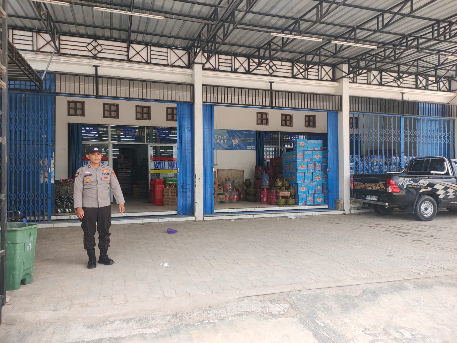 Sematu Jaya, Dalam rangka menjamin salah satu aktifitas warga dalam memenuhi kebutuhan sehari hari, anggota patroli Polsek Sematu Jaya melaksanakan patroli ke Megamart yang ada di wilayah Polsek Sematu Jaya