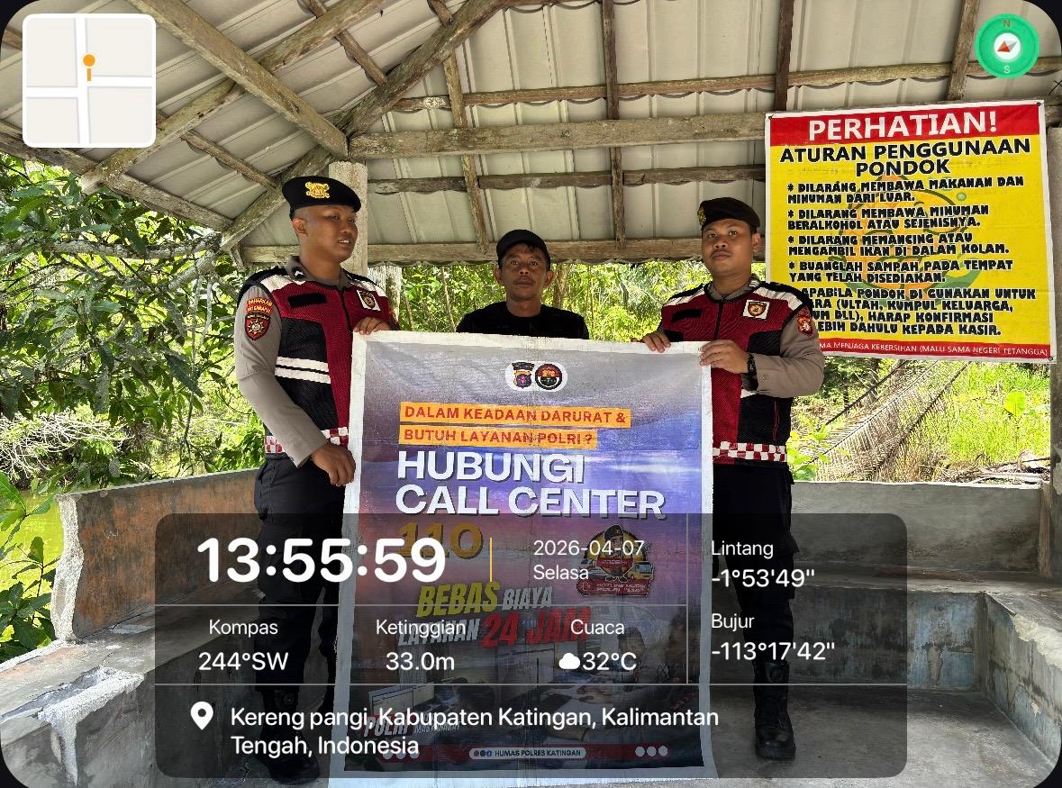 Personel Samapta Polres Katingan Sosialisasikan Call Center 110 Polri kepada Masyarakat Desa Hampalit olehPersonel Samapta Polres Katingan.