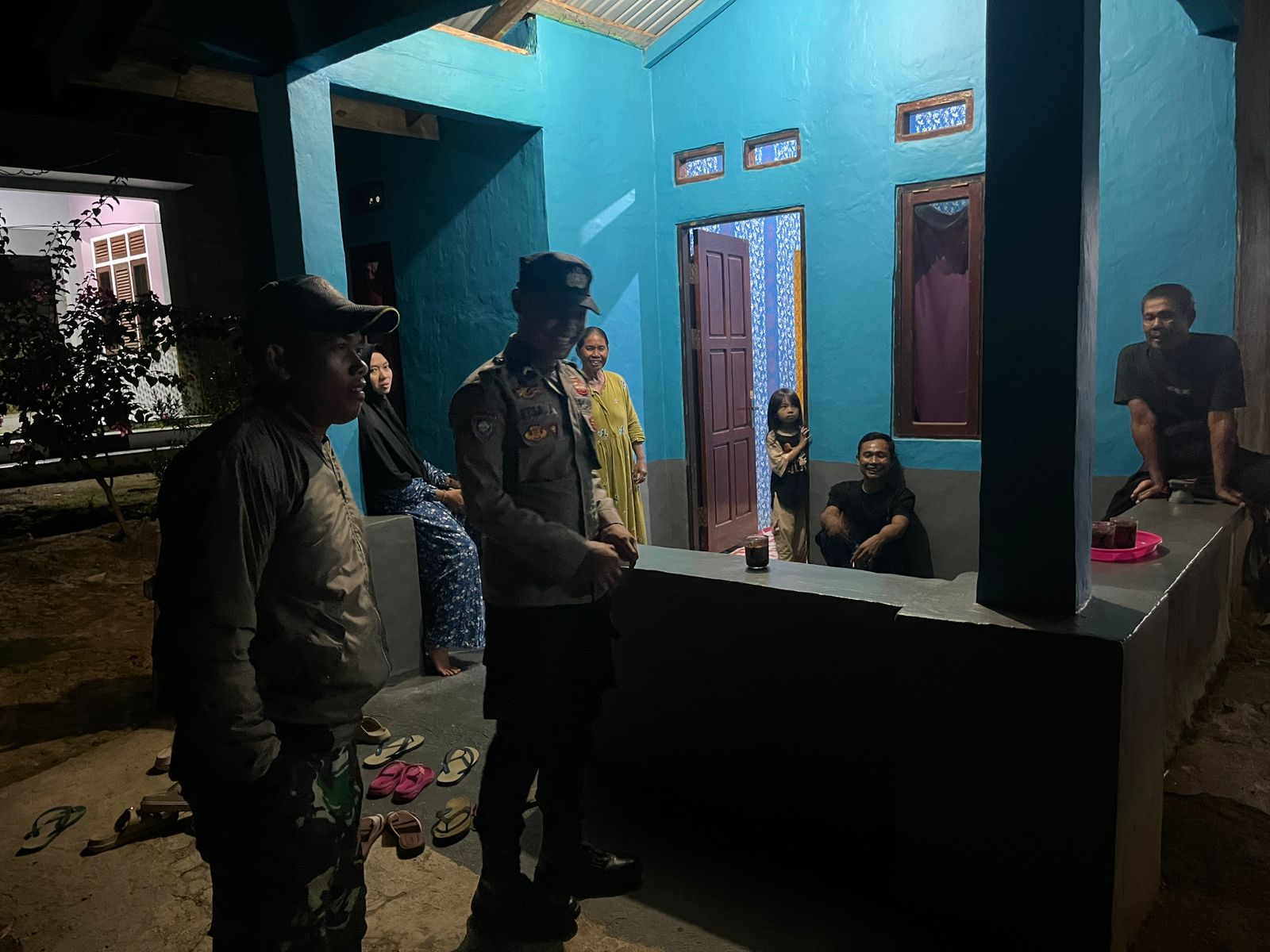 Personel Piket Polsek Sambangi Masyarakat, Pererat Silaturahmi dan Sampaikan Pesan Kamtibmas