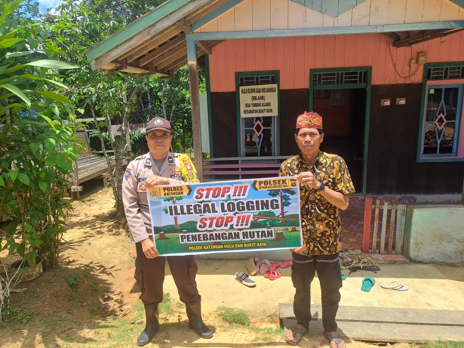 Upaya Pencegahan Penebangan Hutan secara Liar (Ilegal Logging), Bhabinkamtibmas sosialisasi kepada masyarakat.