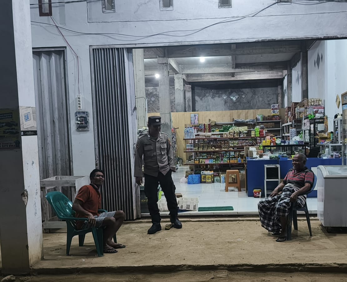 Piket Polsek Delang Sambangi Pedagang, Jalin Kedekatan dengan Masyarakat