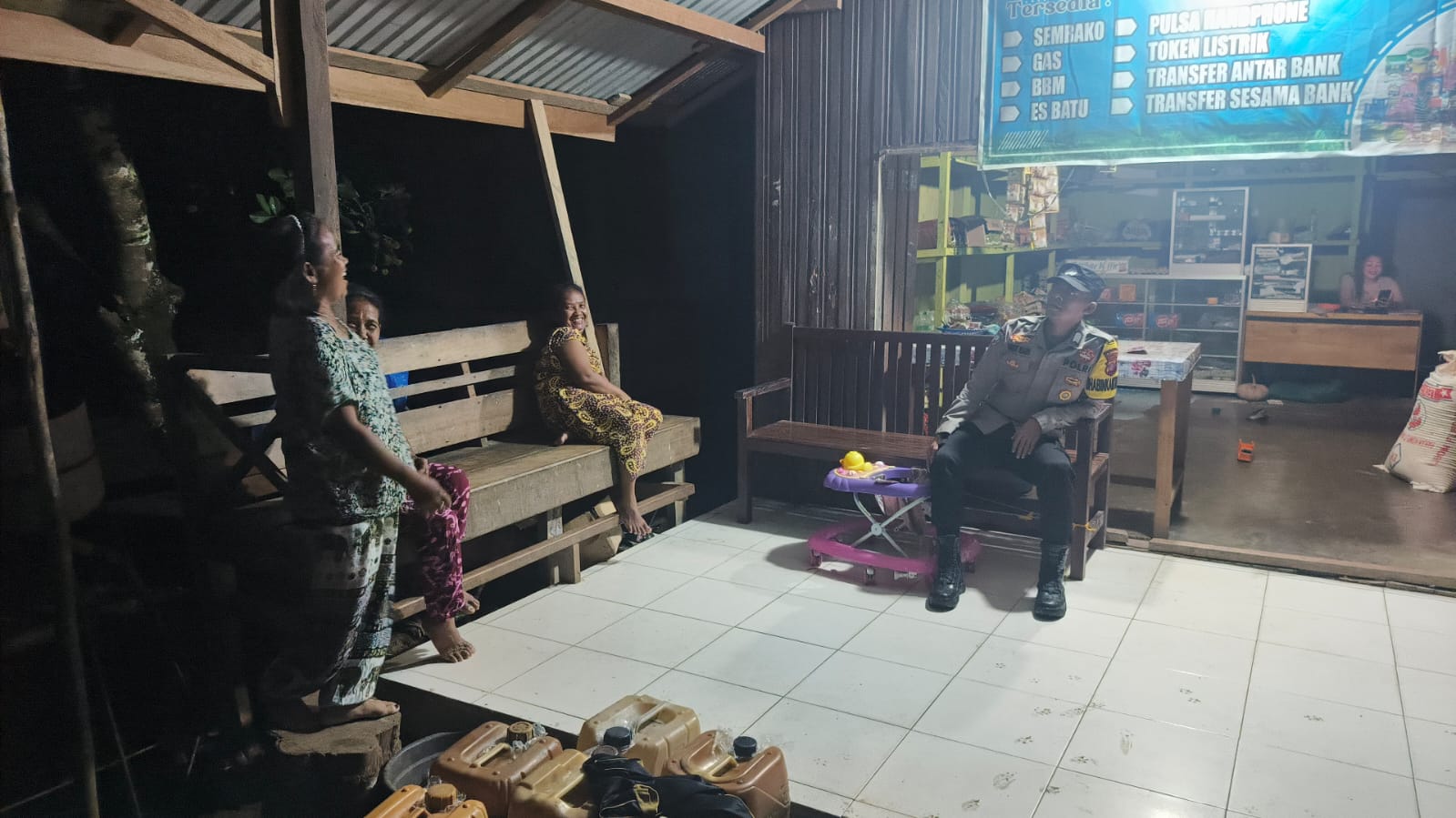 Piket Polsek Delang melaksanakan Silaturahmi ke warga masyarakat