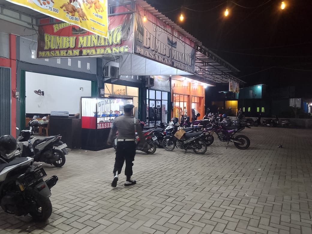 Polsek Bulik hadir di tengah masyarakat melalui patroli malam ke pusat keramaian