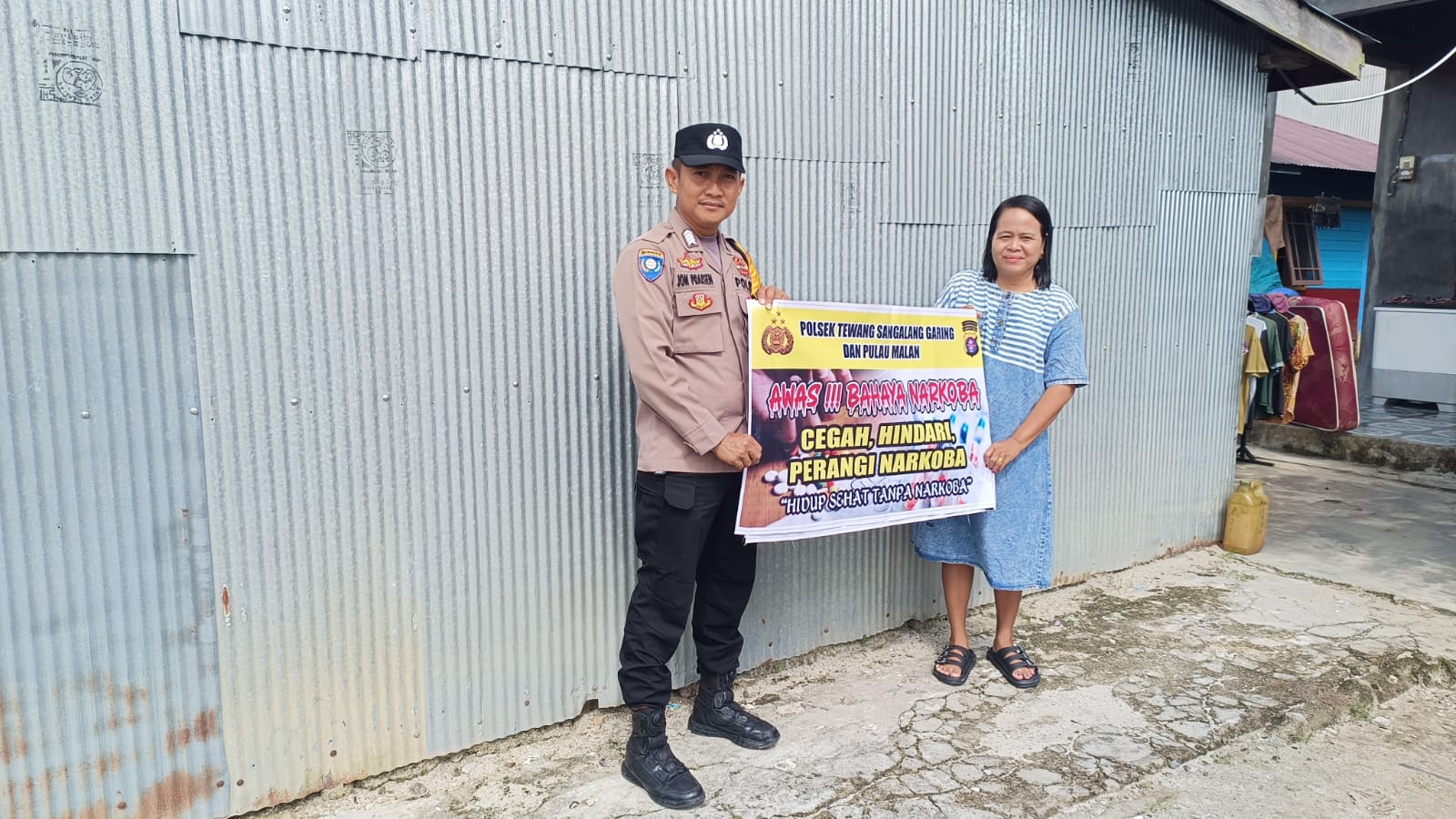 Melalui Media Spanduk, Polsek Tewang Sangalang Garing dan Pulau Malan Imbau Warga Tidak Terjerumus Penyalahgunaan Narkoba.
