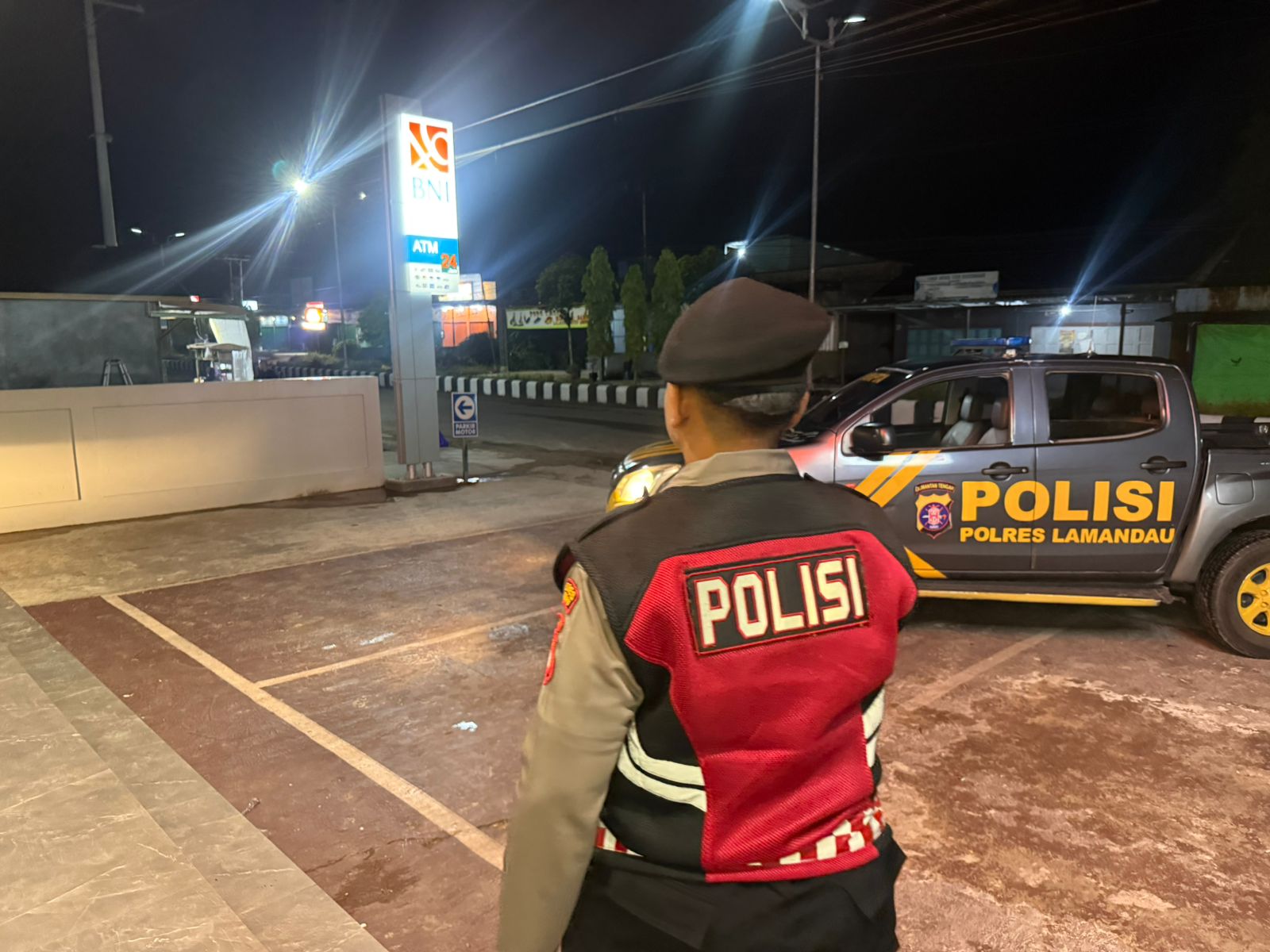 Satsamapta Polres Lamandau patroli malam, monitoring keamanan bank dan ATM
