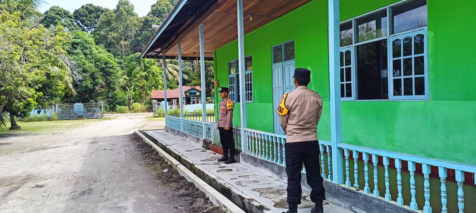 Dengan Patroli Dialogis, Polsek Tewang Sangalang Garing dan Pulau Malan Berikan Rasa Aman Kepada Masyarakat