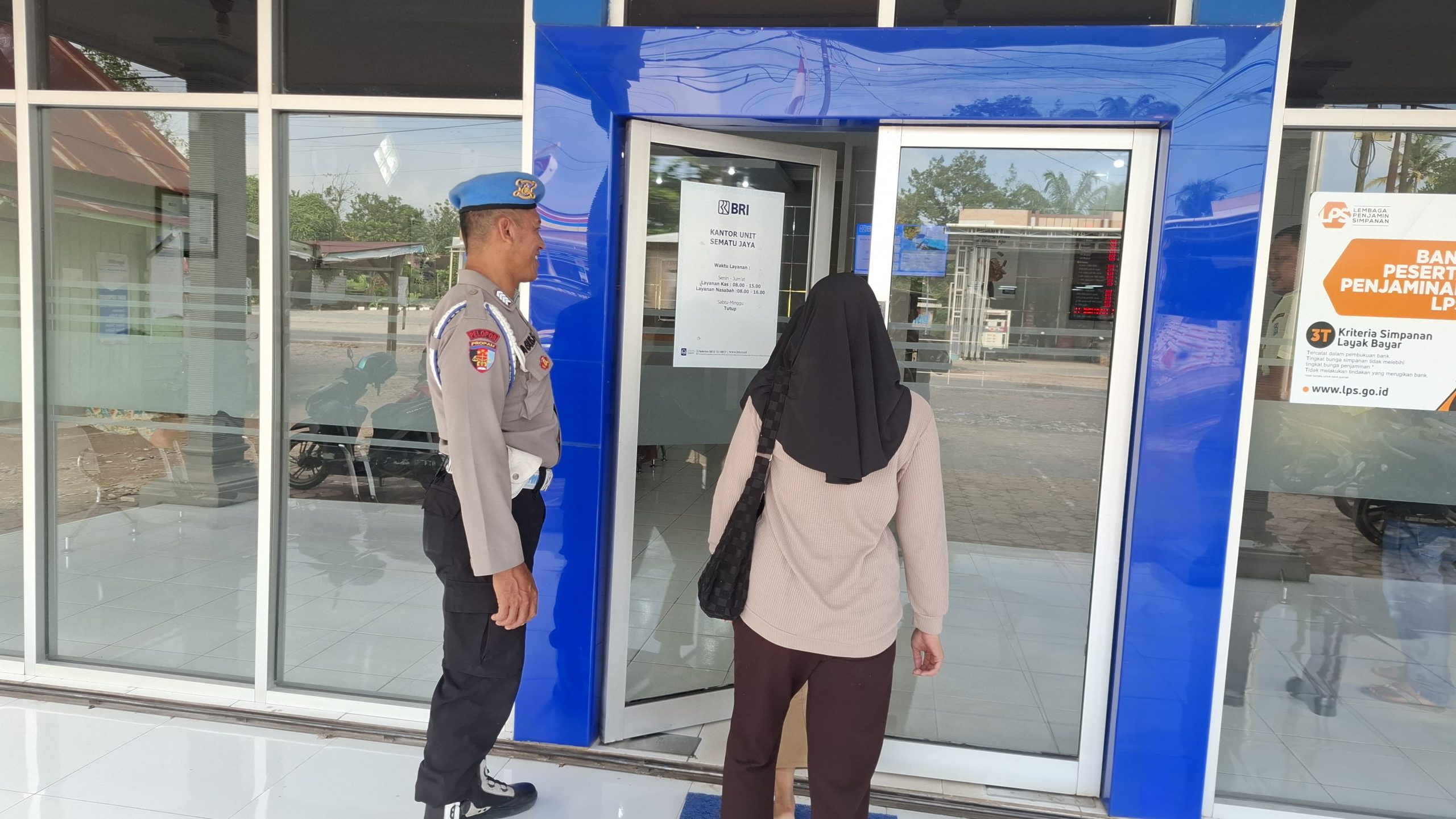 Kapolsek Sematu Jaya IPDA Eko Haryanto, S.H. mengatakan patroli merupakan kegiatan rutin baik siang maupun malam hari tersebut guna mencegah terjadinya tindak pidana untuk mewujudkan situasi kamtibmas yang aman dan kondusif.