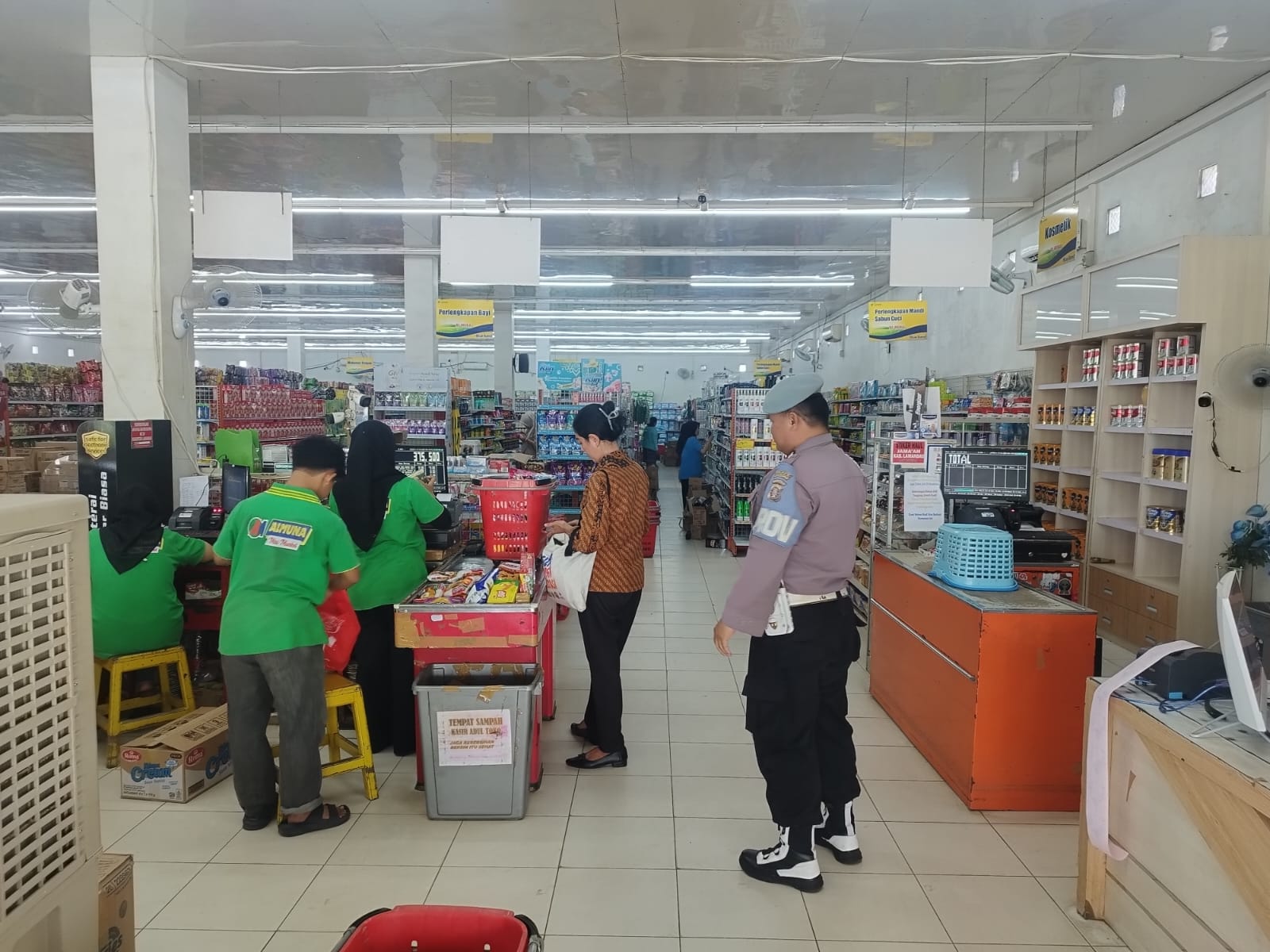 Jaga Roda Perekonomian Tetap Aman, Polsek Bulik Intensifkan Patroli Pertokoan