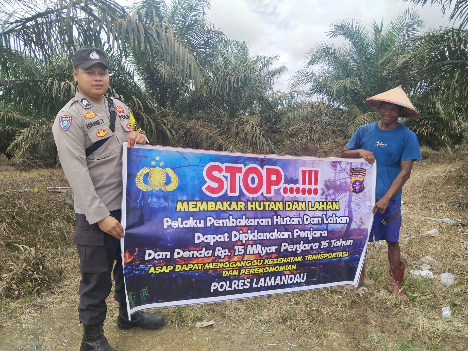 BHABINKAMTIBMAS DESA BUKIT HARUM SOSIALISASIKAN LARANGAN KARHUTLA DAN SANKSI PIDANA KEPADA WARGA
