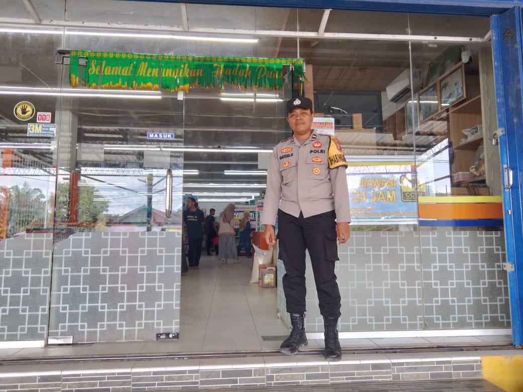 Pastikan Aktivitas Belanja Masyarakat Aman, Polsek Bulik Sambangi Minimarket