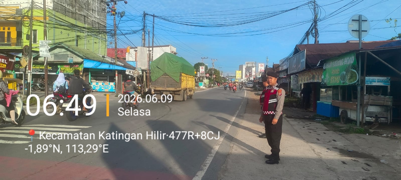 SAT SAMAPTA POLRES KATINGAN LAKSANAKAN PENGATURAN LALU LINTAS PAGI HARI.