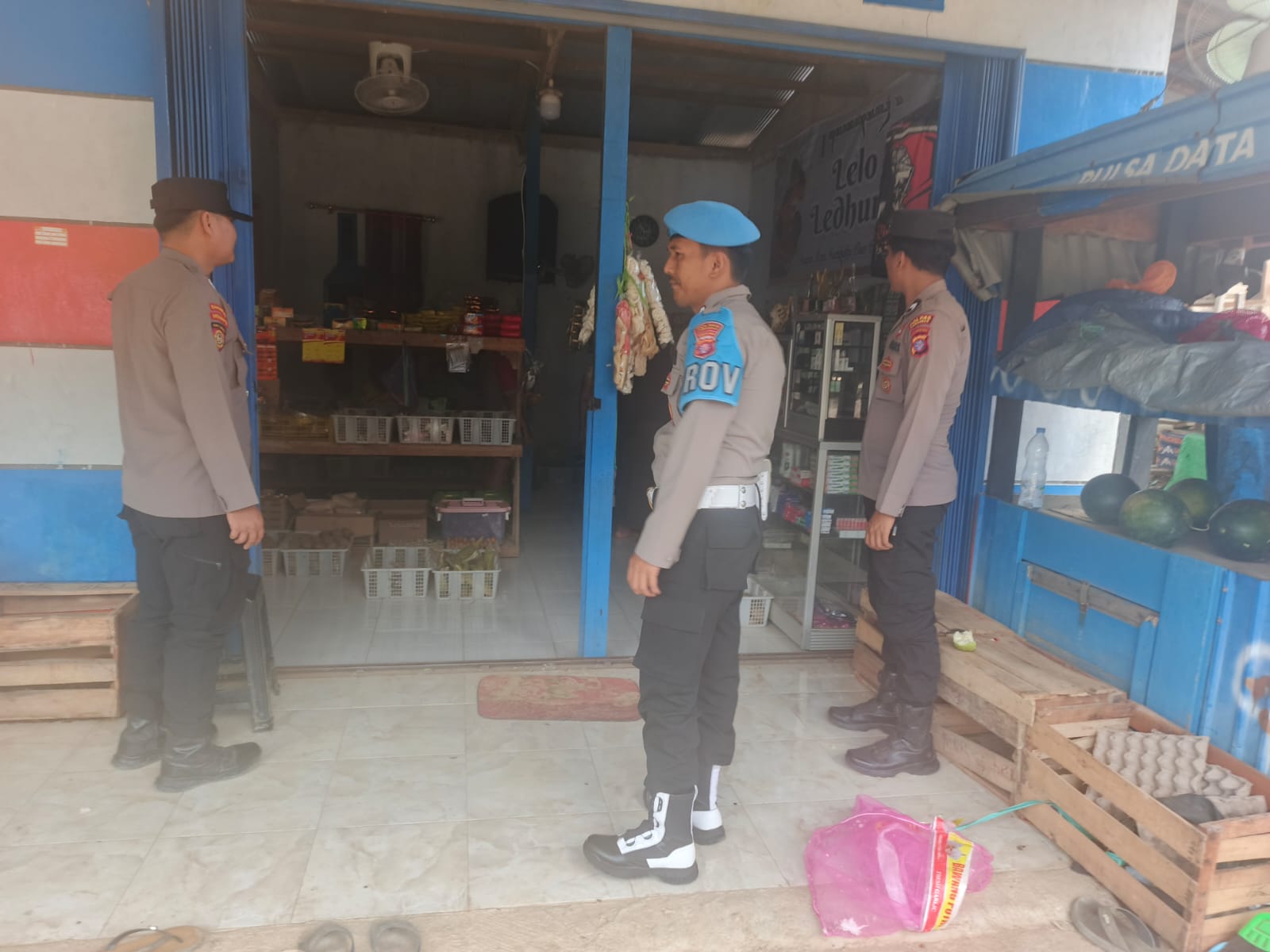 Sambangi Warung Warga, Polsek Lamandau Pererat Silaturahmi dan Sampaikan Pesan Kamtibmas