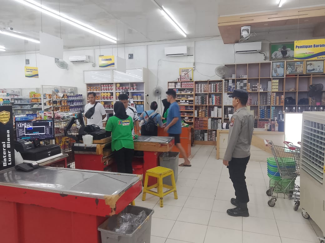 Sambangi Toko Warga, Polsek Bulik Perkuat Kemitraan dengan Pelaku Usaha