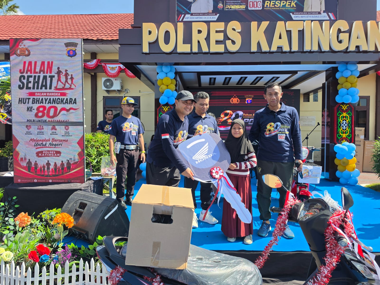 Jalan Sehat Polres Katingan Berlangsung Meriah, Seorang Anak Raih Door Prize Sepeda Motor