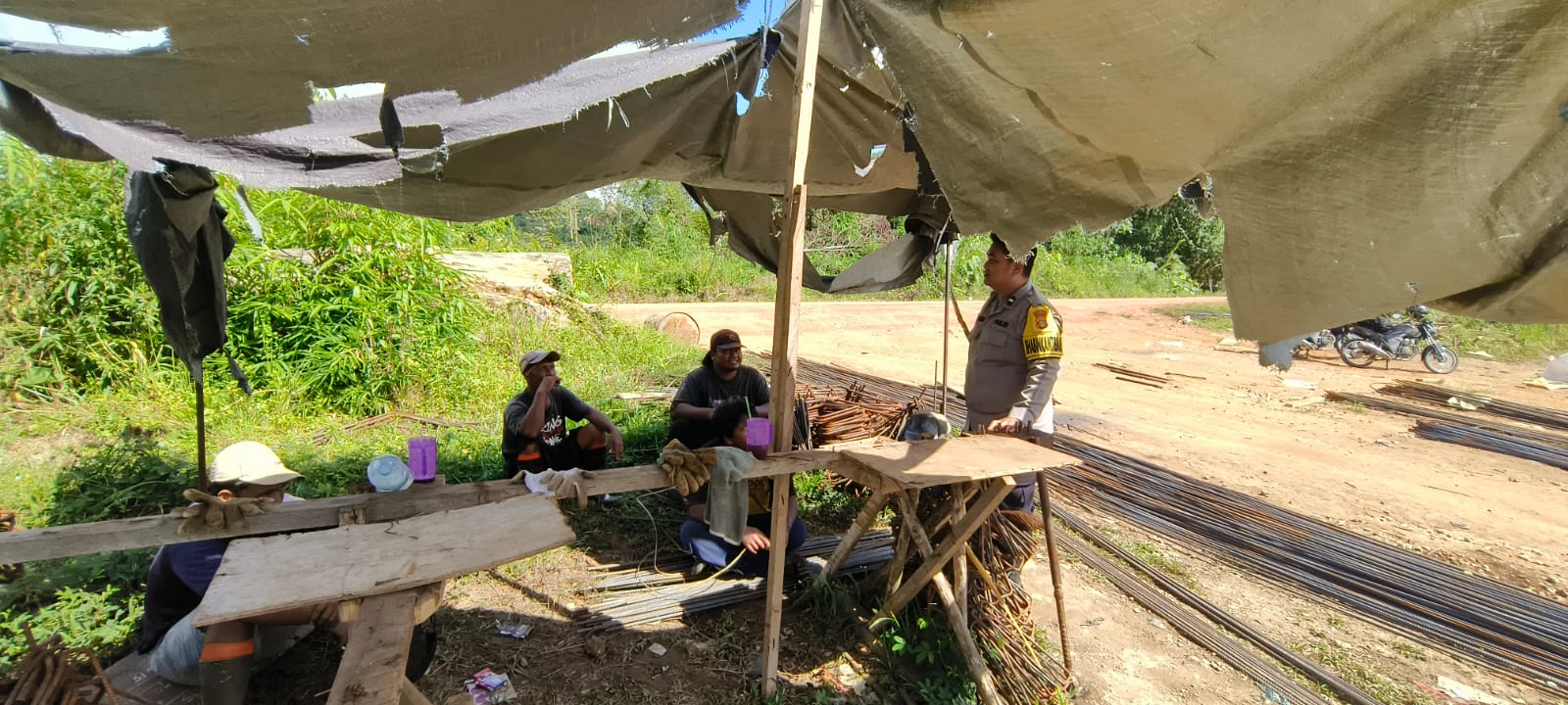 Sambangi Warga, Polsek Delang Perkuat Kemitraan dan Serap Informasi Kamtibmas
