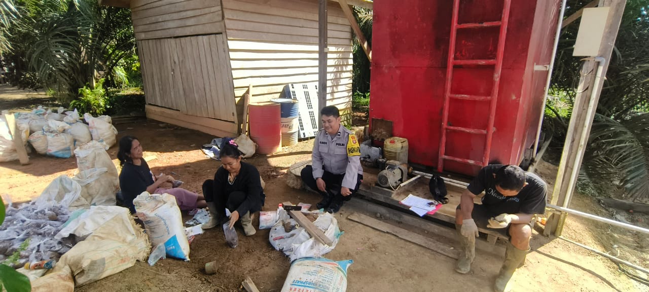Sambangi Warga, Polsek Delang Jaga Situasi Kamtibmas Tetap Kondusif