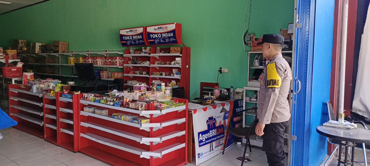 Sambangi Warung Warga, Polsek Lamandau Pererat Silaturahmi dan Sampaikan Pesan Kamtibmas