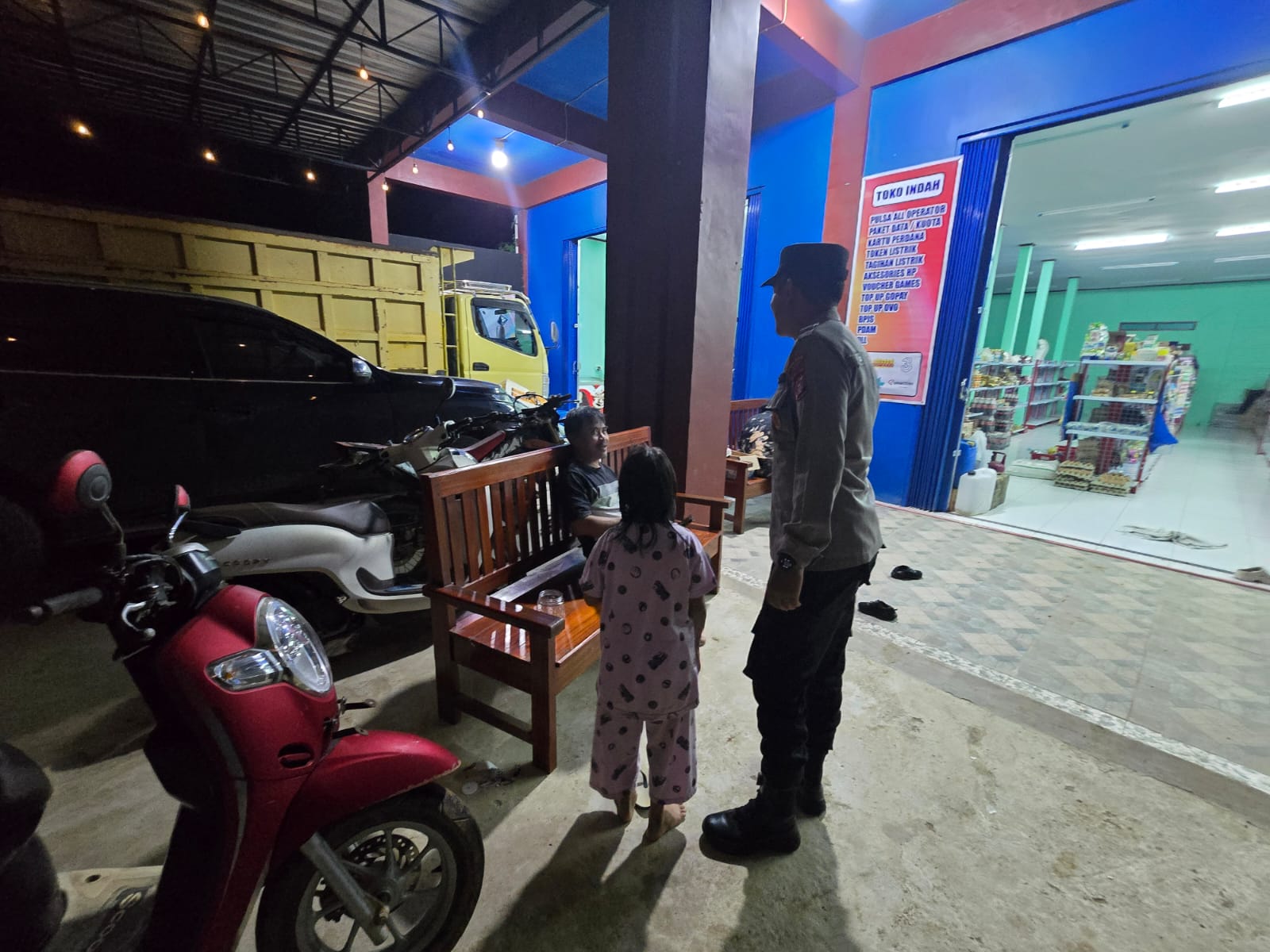 Sambangi Pertokoan, Polsek Lamandau Tingkatkan Kemitraan dengan Pelaku Usaha
