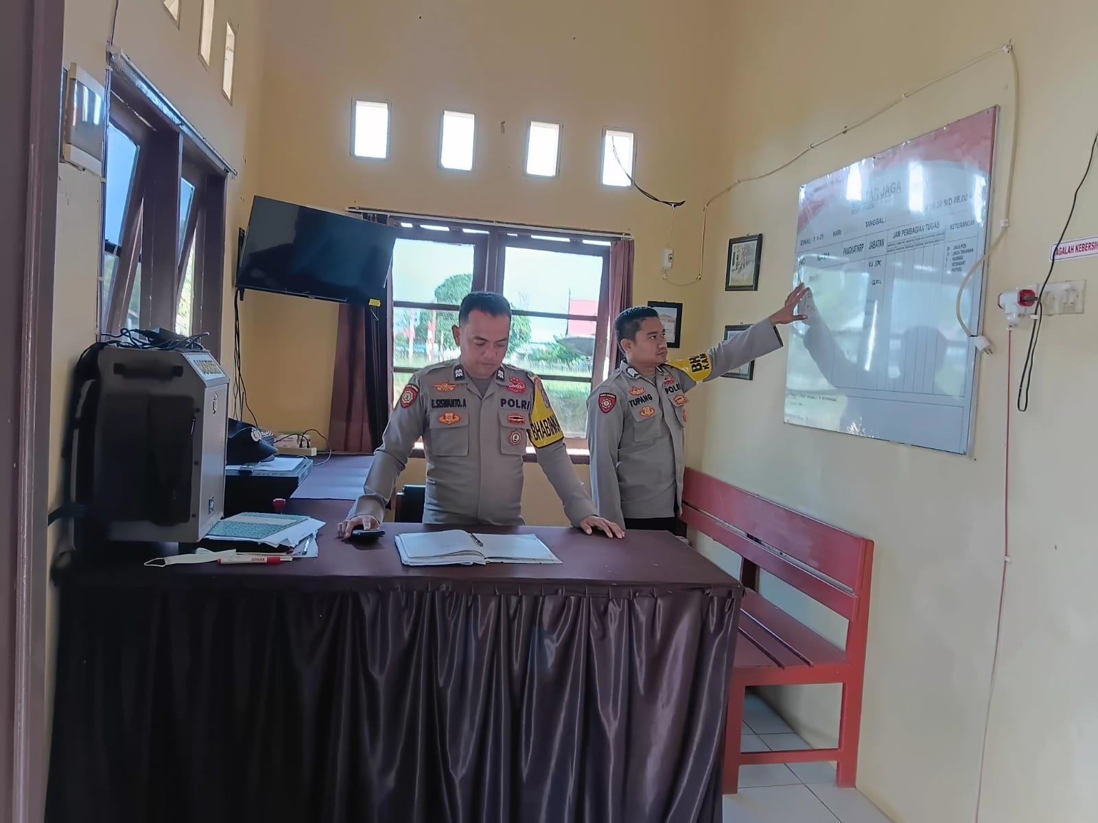 POLSEK MARIKIT LAKSANAKAN WASDAL DAN WASINTERNAL PIKET MAKO, WUJUDKAN PELAYANAN PRIMA KEPADA MASYARAKAT