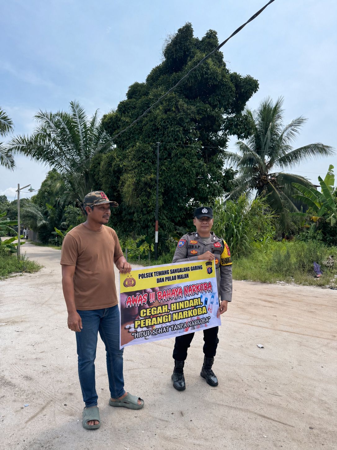 Melalui Media Spanduk, Polsek Tewang Sangalang Garing dan Pulau Malan Imbau Warga Tidak Terjerumus Penyalahgunaan Narkoba.