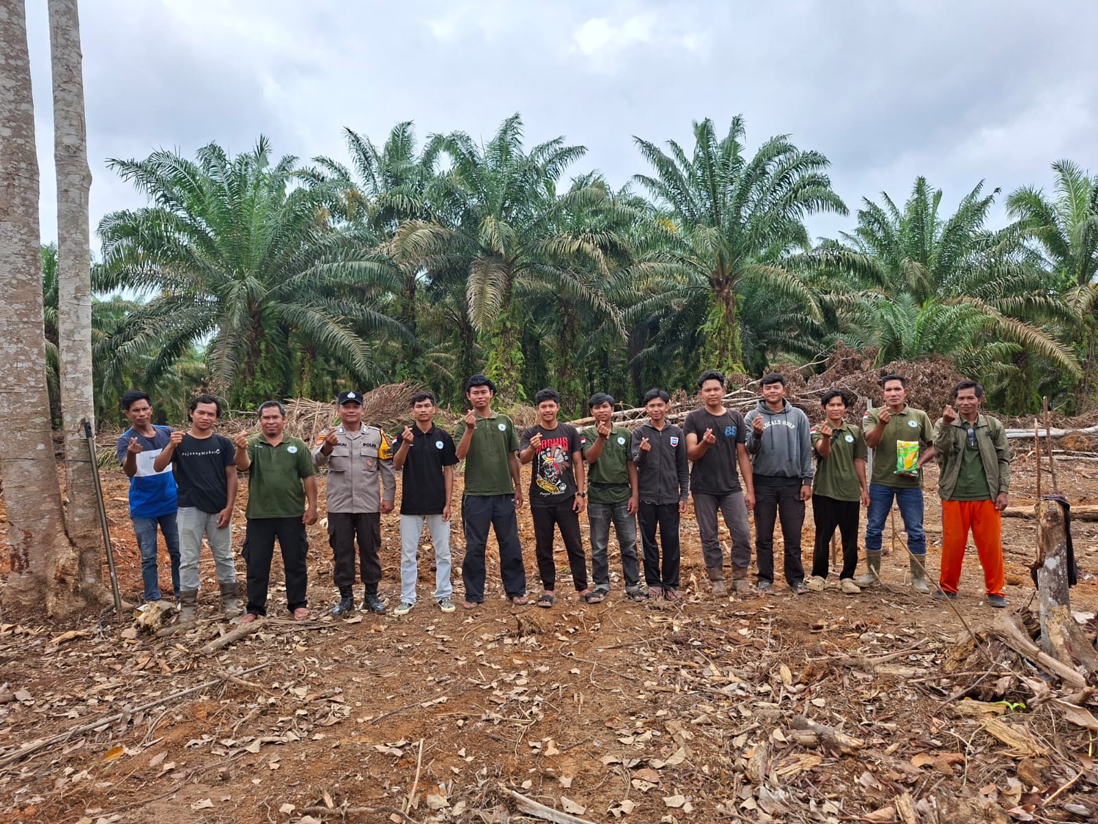 Dukung Swasembada Jagung 2026, Bhabinkamtibmas Polsek Bulik Kawal Penanaman Jagung di Desa Bunut