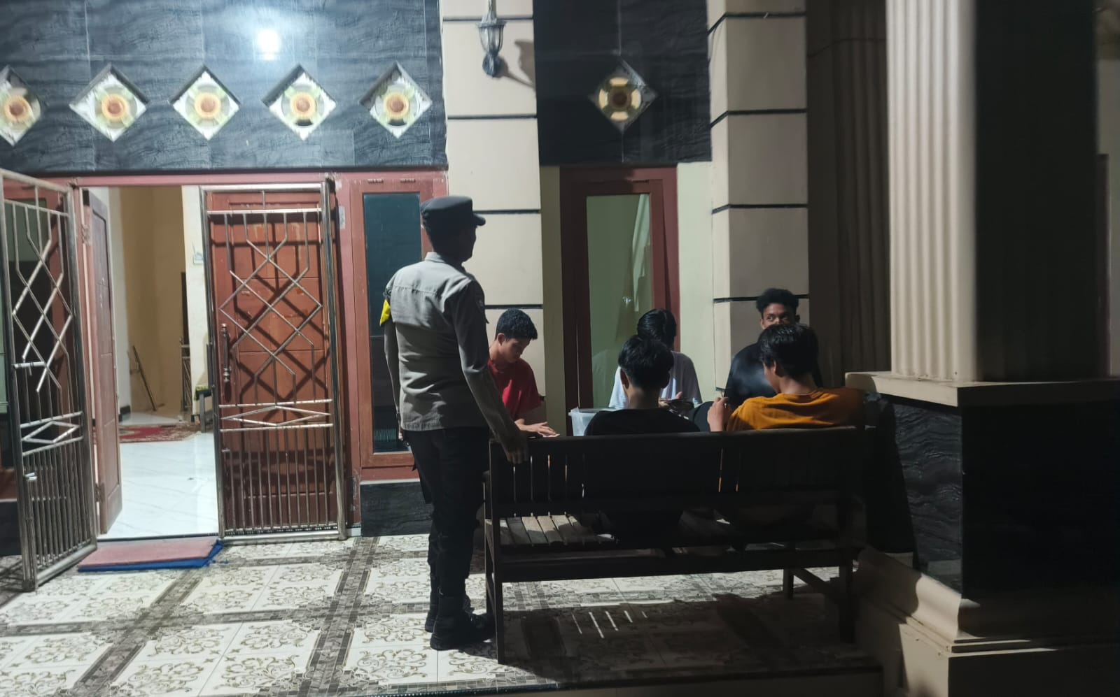 Sambang Dialogis, Polsek Delang Pererat Kemitraan dengan Masyarakat