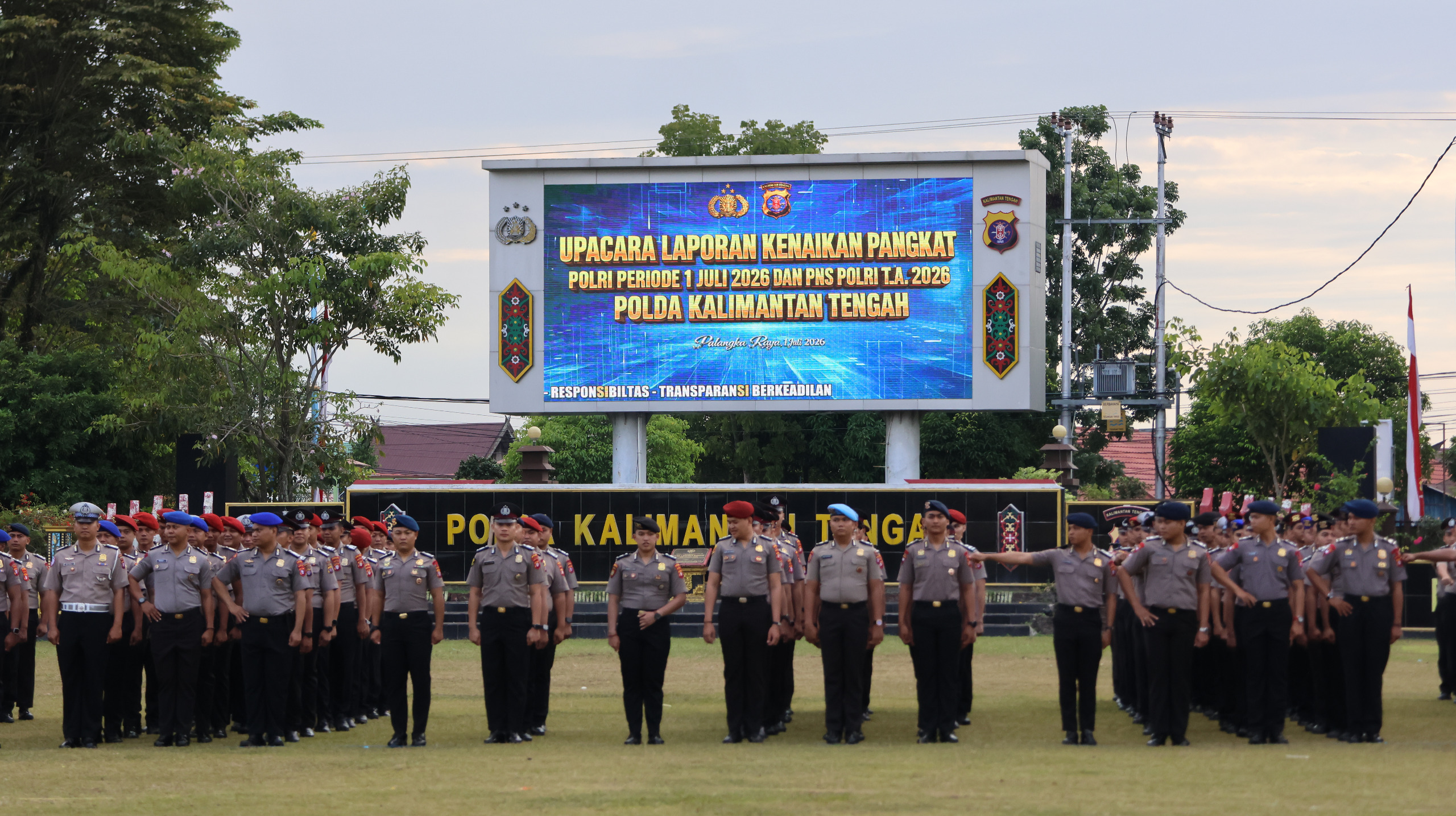 Momentum Hari Bhayangkara ke-80, 863 Personel Polda Kalteng dan Polres Jajaran Naik Pangkat