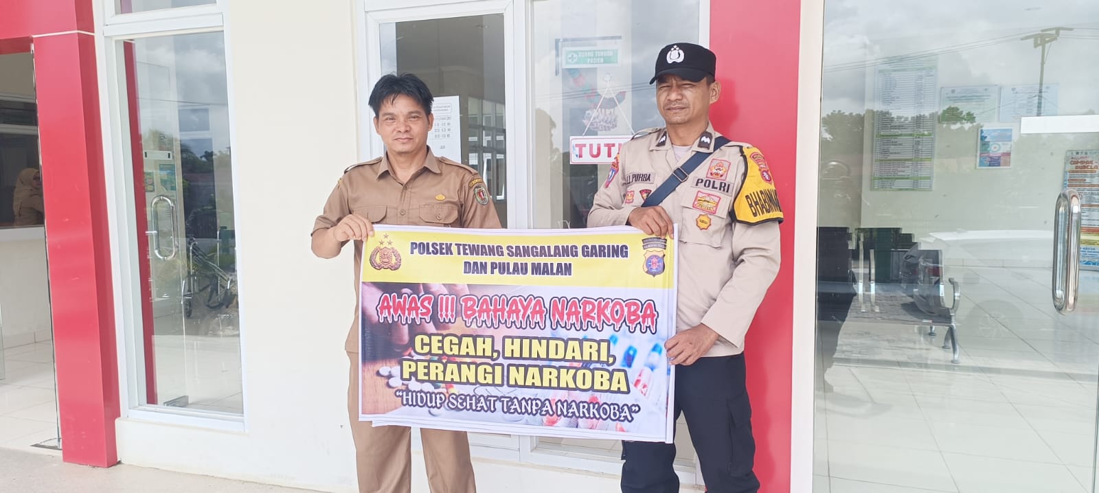 Melalui Media Spanduk, Polsek Tewang Sangalang Garing dan Pulau Malan Imbau Warga Tidak Terjerumus Penyalahgunaan Narkoba.