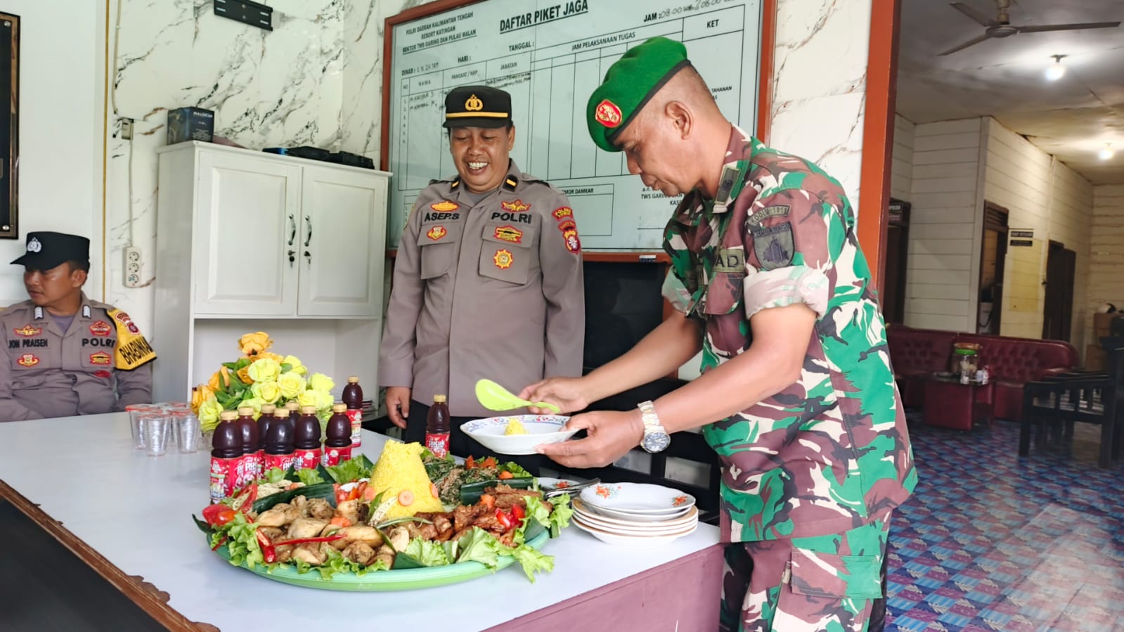 Sinergitas TNI-Polri, Polsek Tewang Sangalang Garing dan Pulau Malan Terima Kunjungan dan Ucapan Selamat HUT Bhayangkara ke-80 dari Koramil 1019-06/Tws Garing-P. Malan Katingan