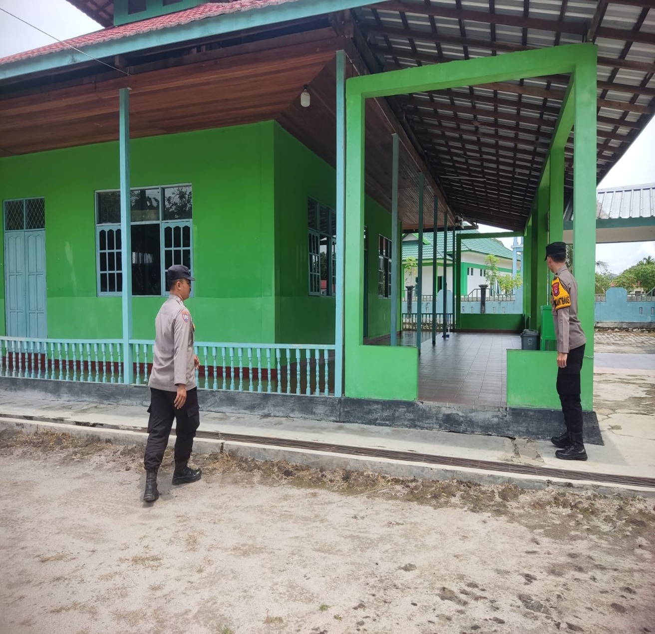 Dengan Patroli Dialogis, Polsek Tewang Sangalang Garing dan Pulau Malan Berikan Rasa Aman Kepada Masyarakat.