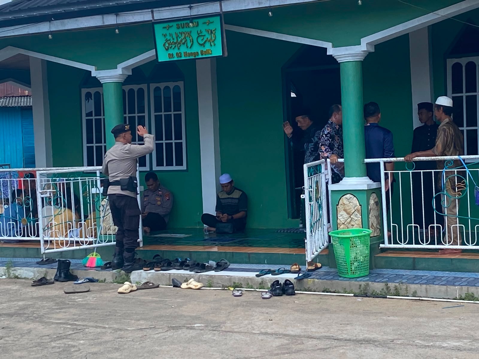 Monitoring Tempat Ibadah, Polsek Bulik Pastikan Umat Beribadah dengan Aman dan Nyaman