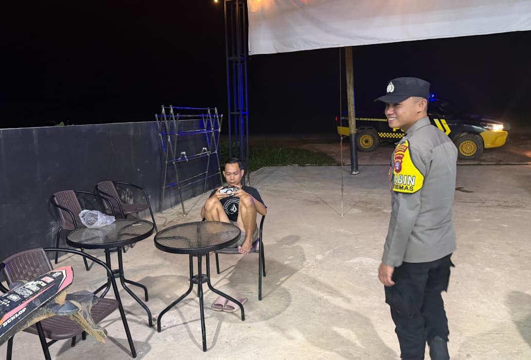 Sambangi Masyarakat pada Malam Hari, Polsek Lamandau Perkuat Kemitraan dan Jaga Kamtibmas