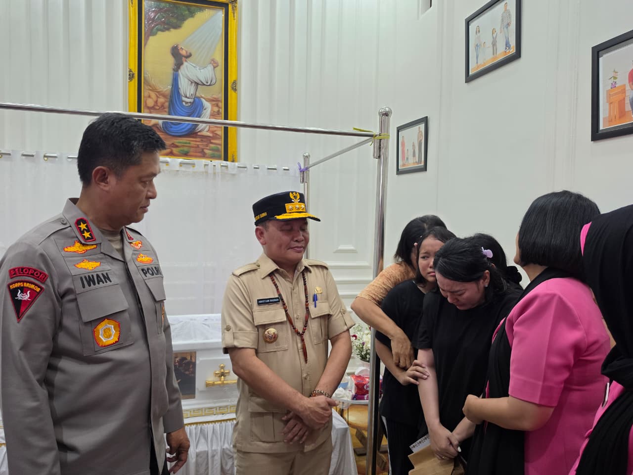 Kapolda dan Gubernur Kalteng Melayat ke Rumah Duka Aipda Yudhi Perdana Putra