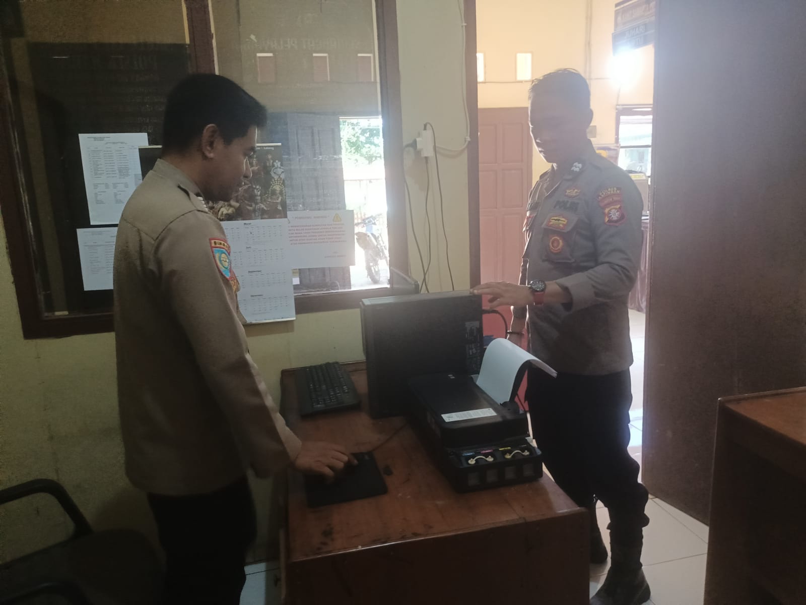 Piket Siaga Polsek Marikit: Siap di Pintu Pertama Pelayanan