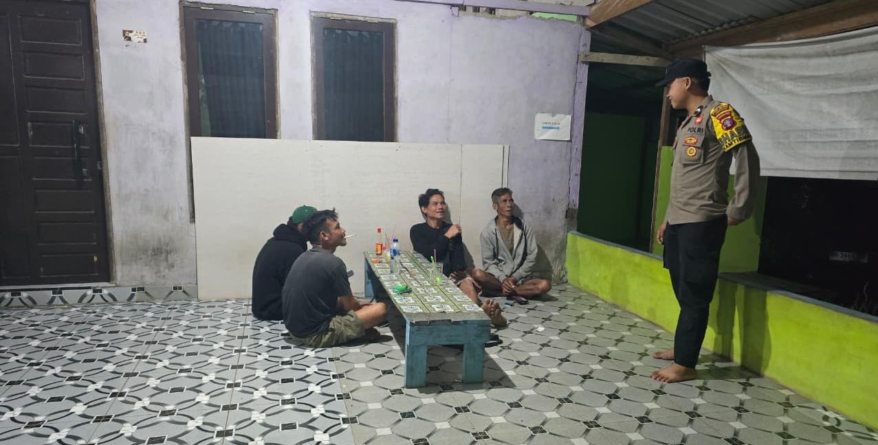 Sambangi Warga pada Malam Hari, Polsek Lamandau Serap Aspirasi Demi Perkuat Kamtibmas