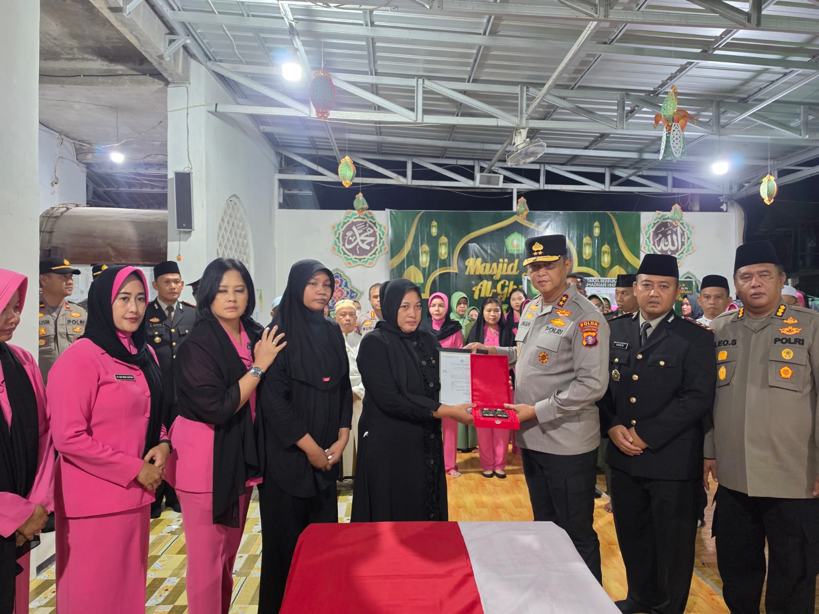 Gugur Saat Gerebek Bandar Narkoba, Kapolri Anugerahkan Kenaikan Pangkat Luar Biasa untuk Ipda Anumerta Sumariyanto