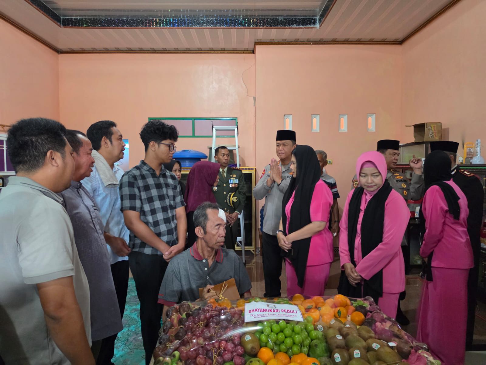 Kapolda Kalteng Sampaikan Pesan Kapolri dan Anugerahkan Kenaikan Pangkat Luar Biasa kepada Briptu Anumerta Nopandri