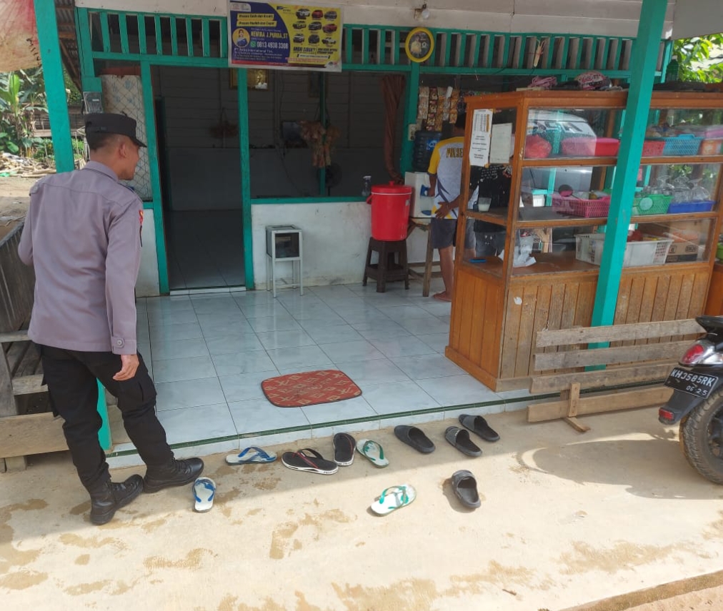 Gandeng Pelaku Usaha Warung, Polsek Delang Perkuat Sinergi Ciptakan Kamtibmas Kondusif